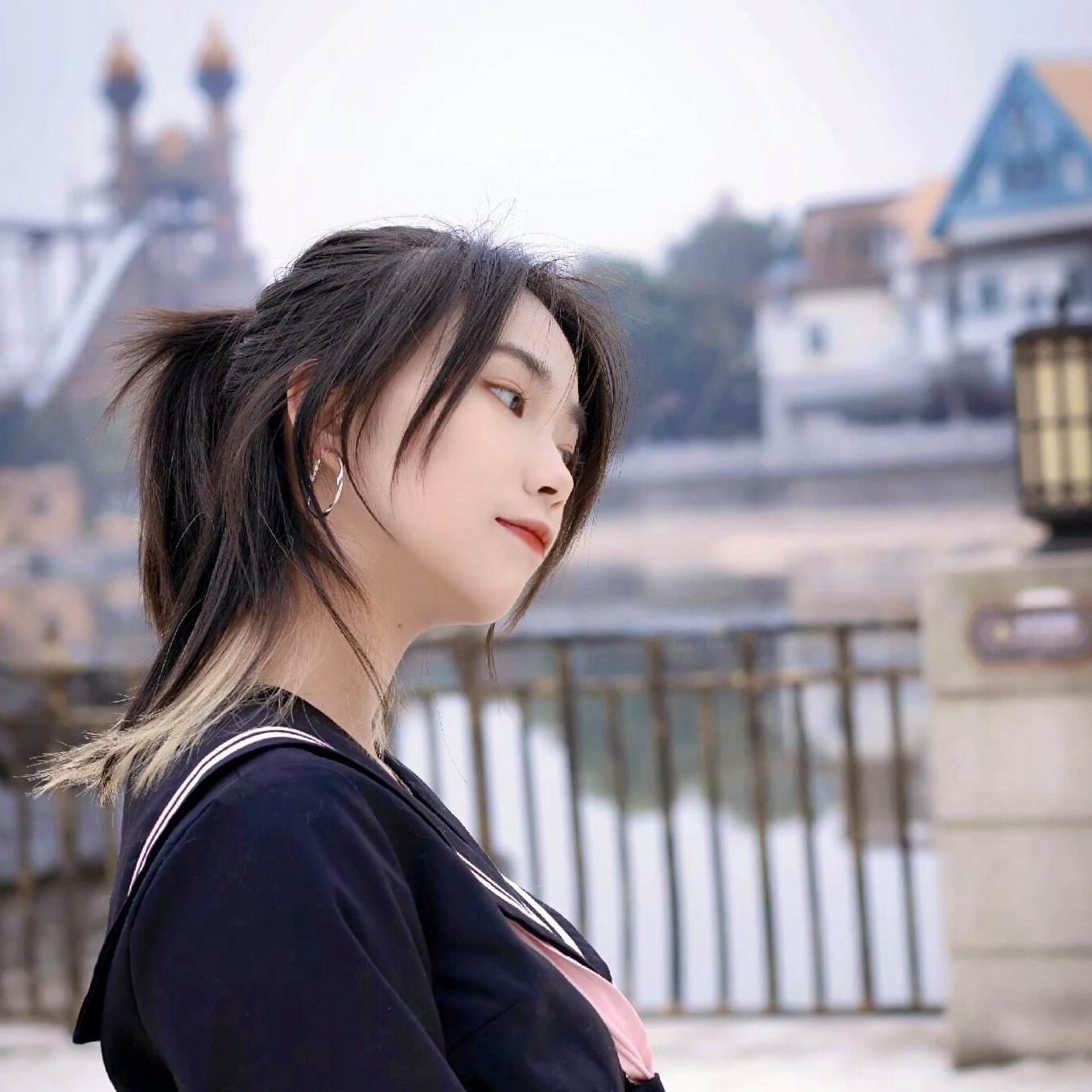 FannN. the illustrator and co-founder of Nomofly.